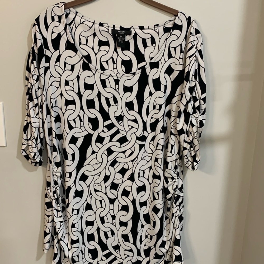 Alfani Plus Size‎ 2X Black White Chain Print Blouse Scoop Neck Ruched Sleeve Top